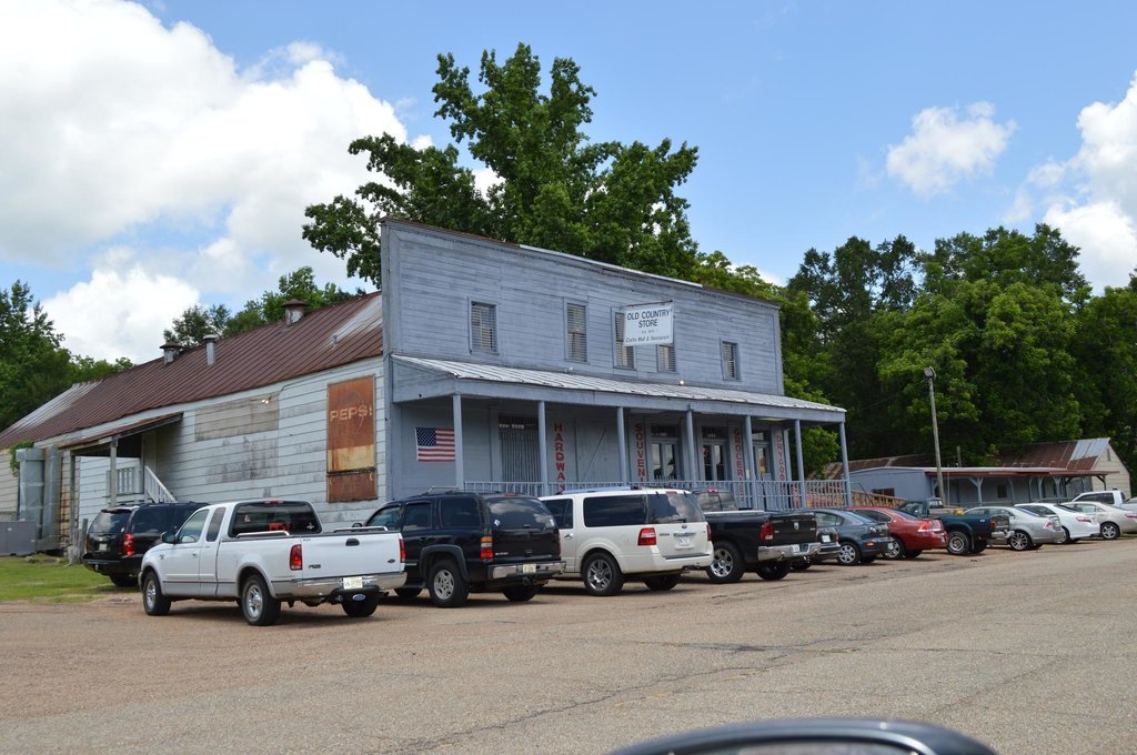 The Old Country Store In Mississippi Has The World’s Best Fried Chicken