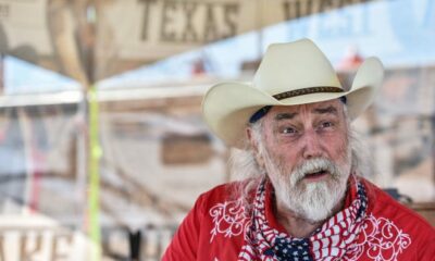 Rattlesnake Dave woos the crowd at his last shows during the MS fair.