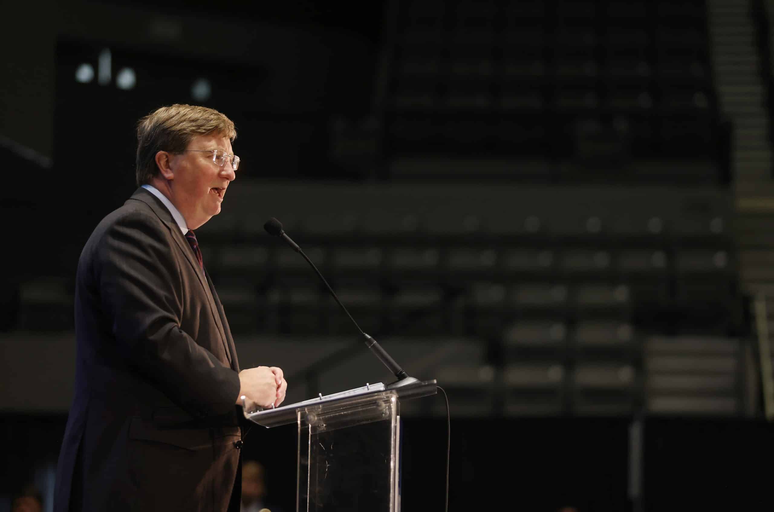 Gov. Tate Reeves walks away when asked about working Mississippians who need health care