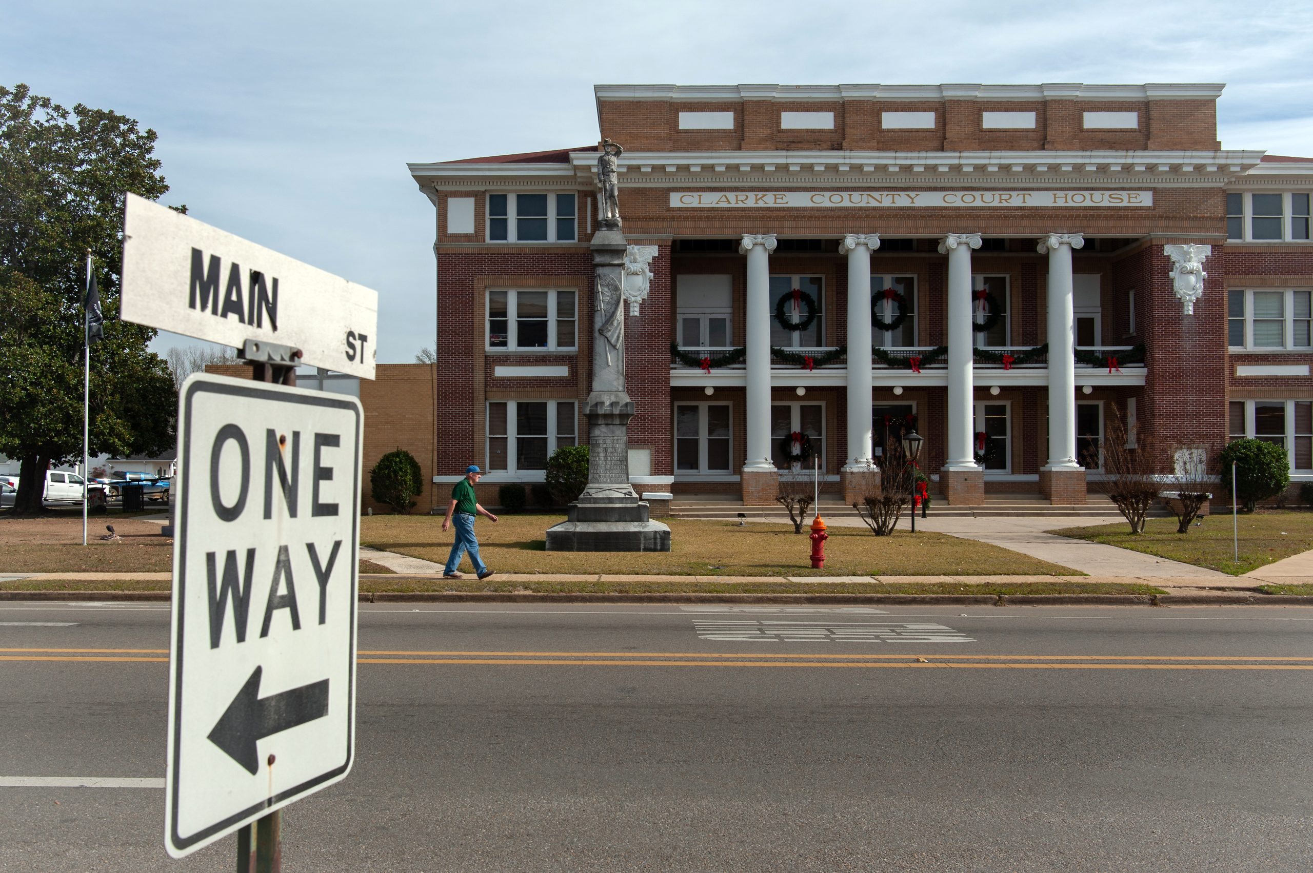 Who Investigates the Sheriff? In Mississippi, Often No One.