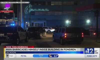 Man barricades himself inside Fondren building