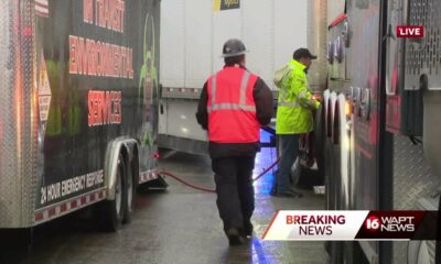 18 wheeler blocks lanes on I-20