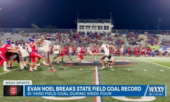 St. Stanislaus 5-star kicker Evan Noel breaks state record with 61-yard field goal!