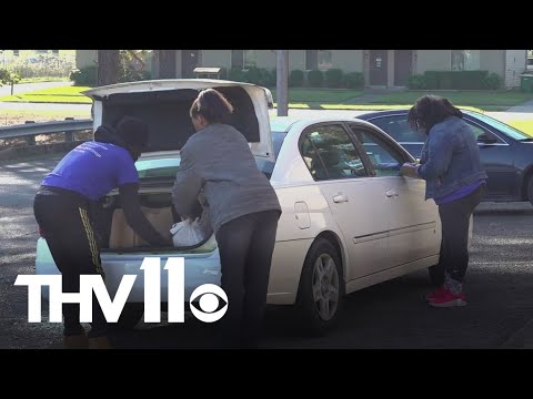 Bobby Portis assists church to deliver Thanksgiving meals