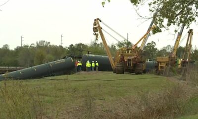 Houston shuts off water supply pumps after 7 car derailment