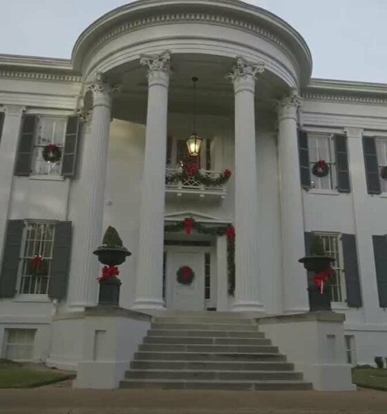 Mississippi First Lady Elee Reeves takes Hugh Keeton on a tour of Governor's Mansion